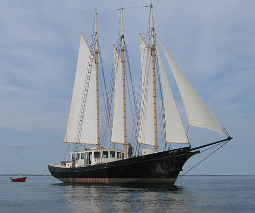 3-masted schooner sailing