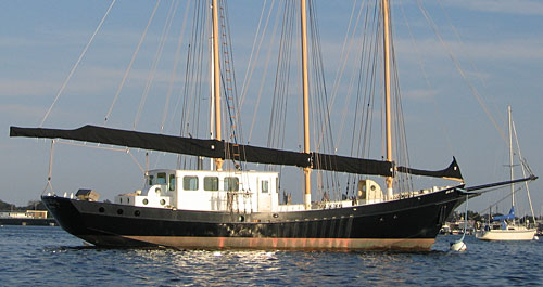 3-masted Schooner with Sailcovers